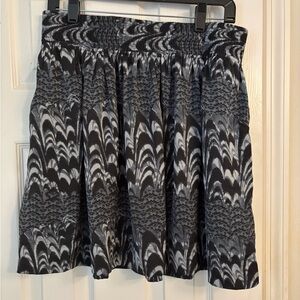 Banana Republic mini skirt black and white Size L